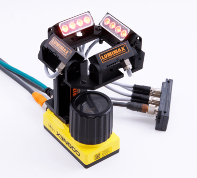 LUMIMAX® Miniatur-Balkenbeleuchtungen in vierseitiger Montagehalterung an Cognex Kamera